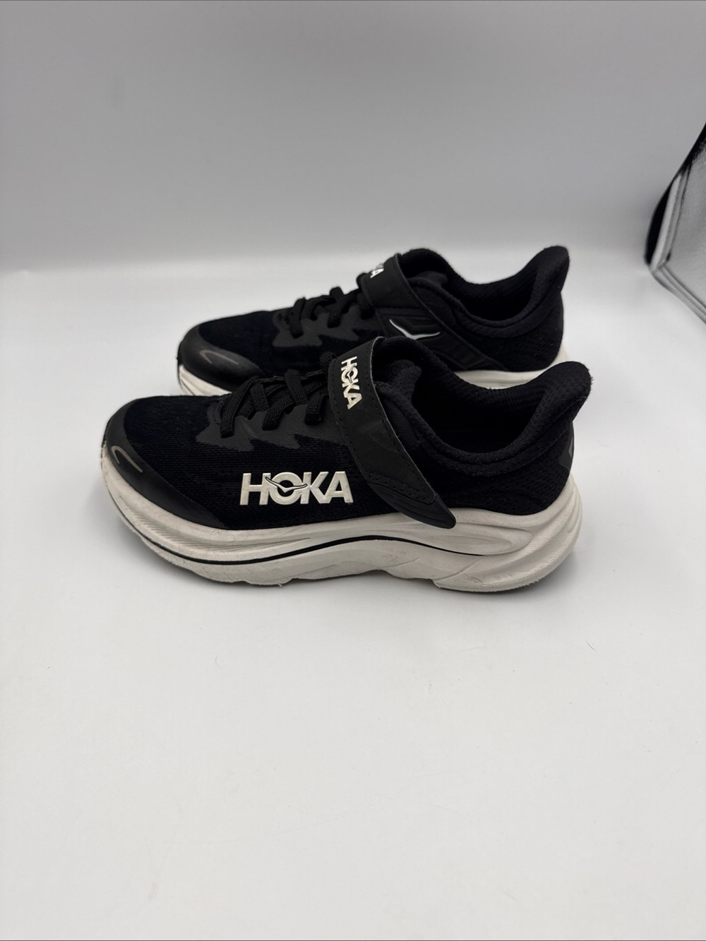 Hoka One One Clifton 10 Little Kids Youth Size 1.5 MD Black White Running Shoes